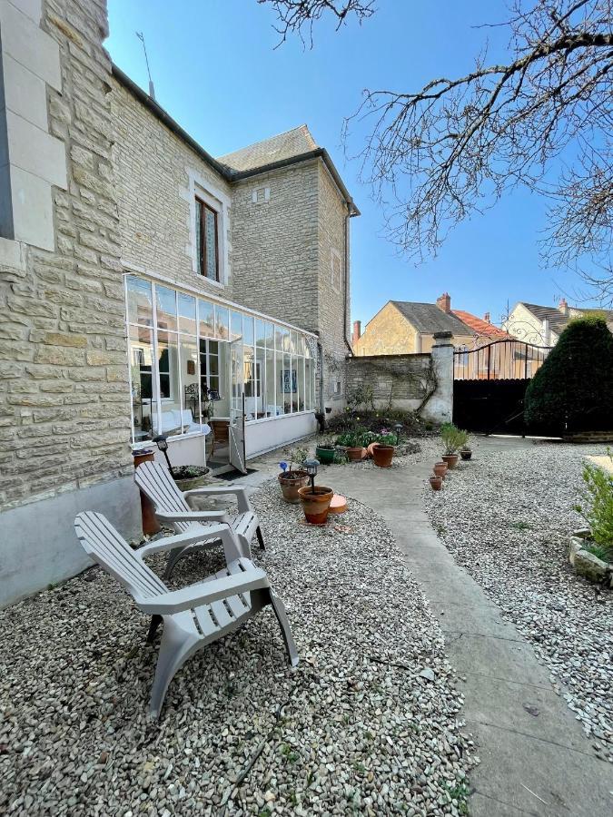L'Escapade Place Voltaire Vermenton Экстерьер фото