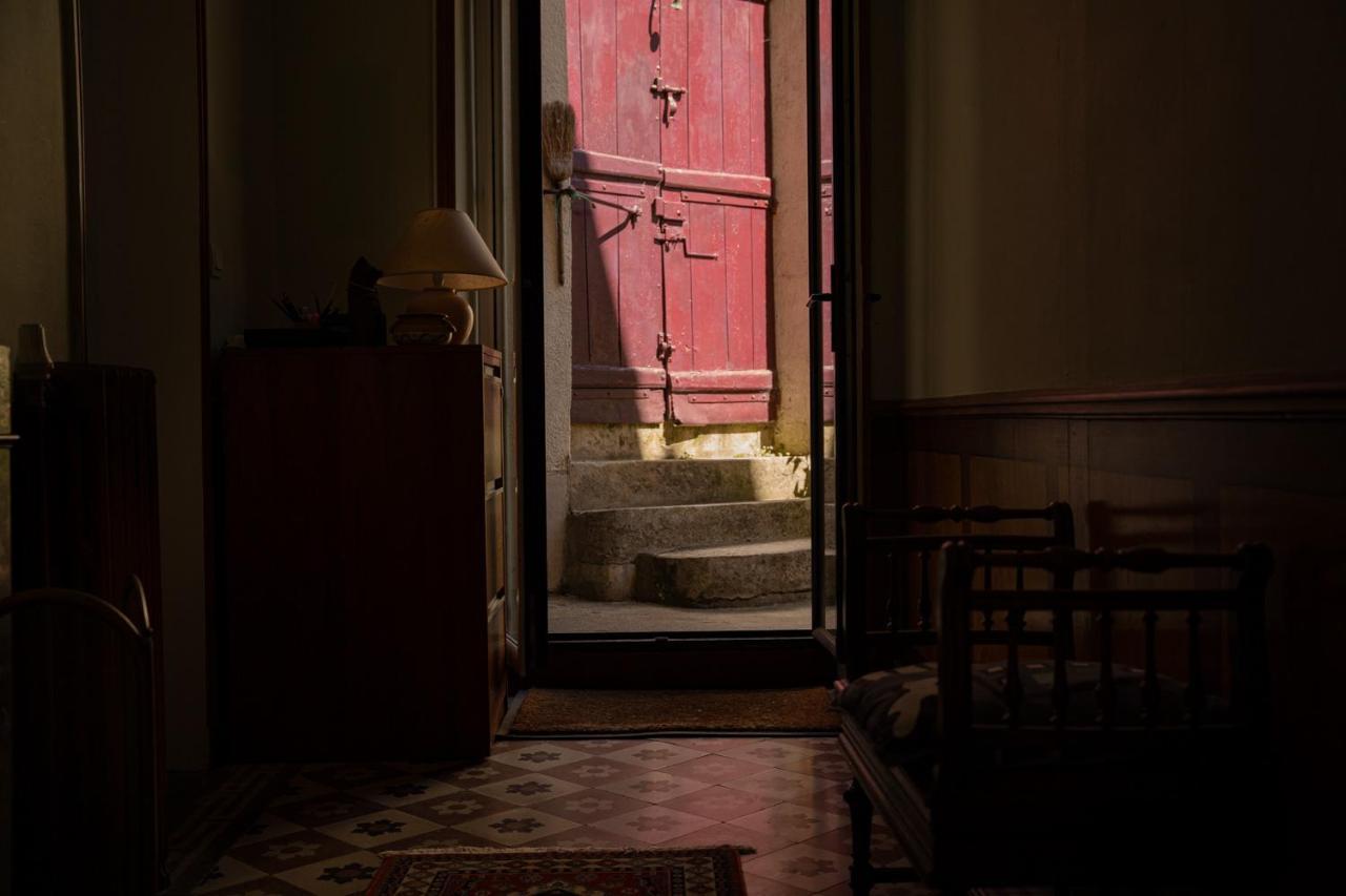 L'Escapade Place Voltaire Vermenton Экстерьер фото