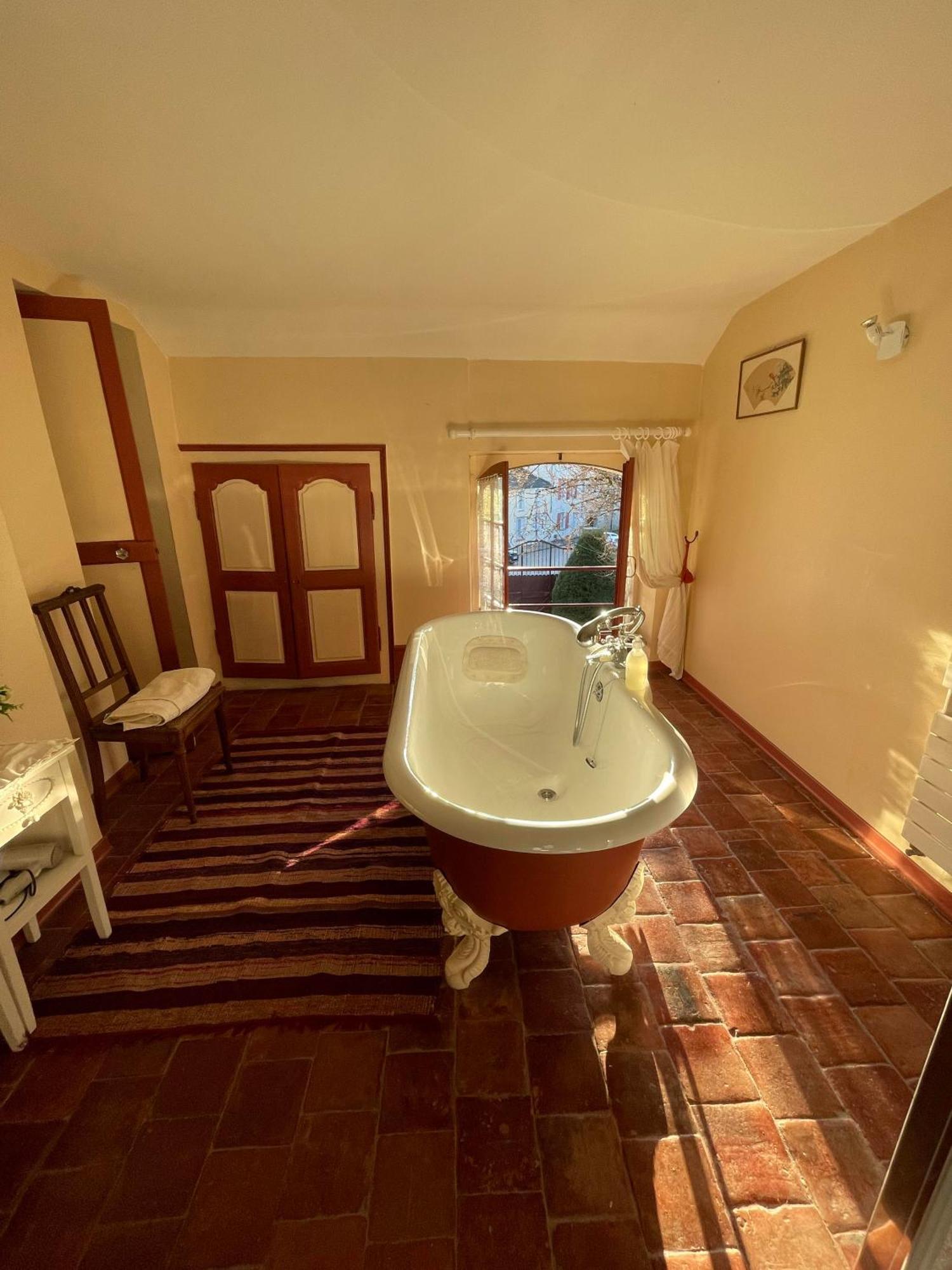 L'Escapade Place Voltaire Vermenton Экстерьер фото