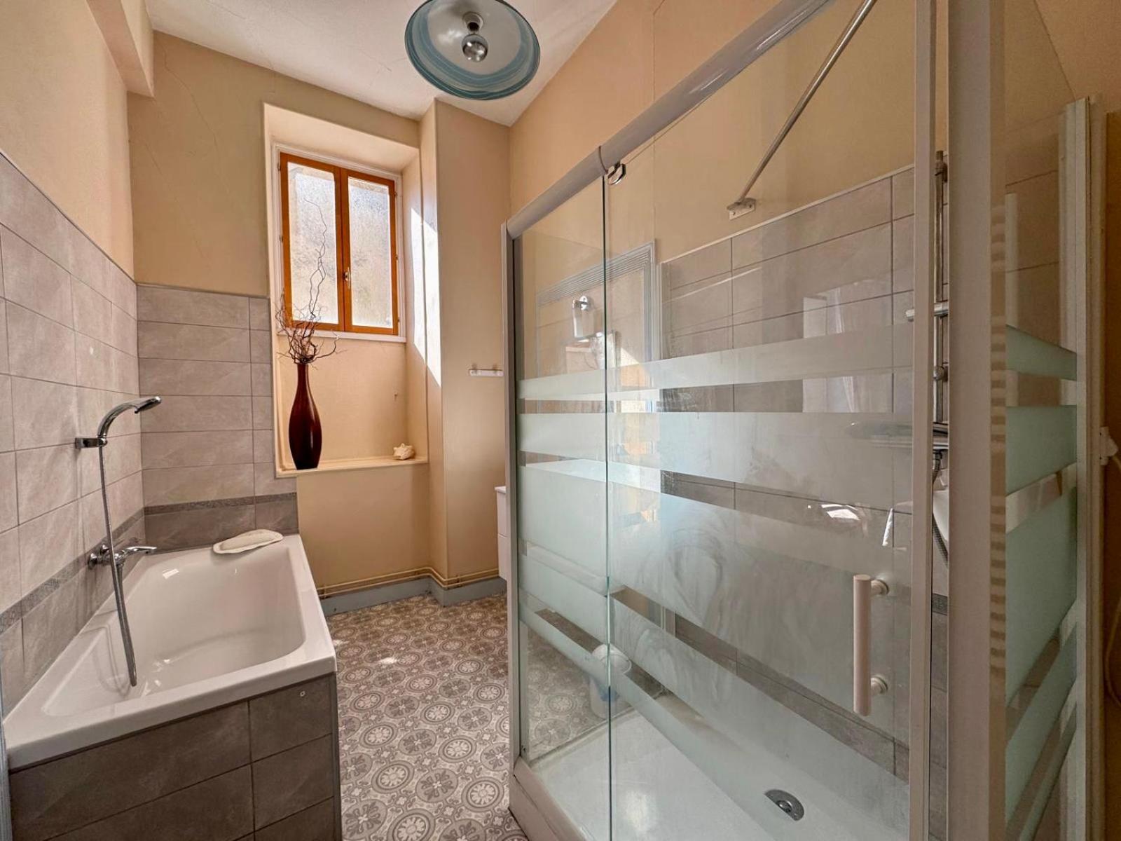 L'Escapade Place Voltaire Vermenton Номер фото